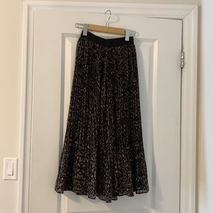 Pleated midi skirt